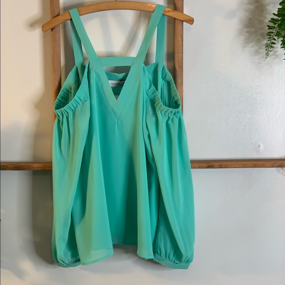 SOUTHERN CHARM COLD. SHOULDER BLOUSE SZ. S